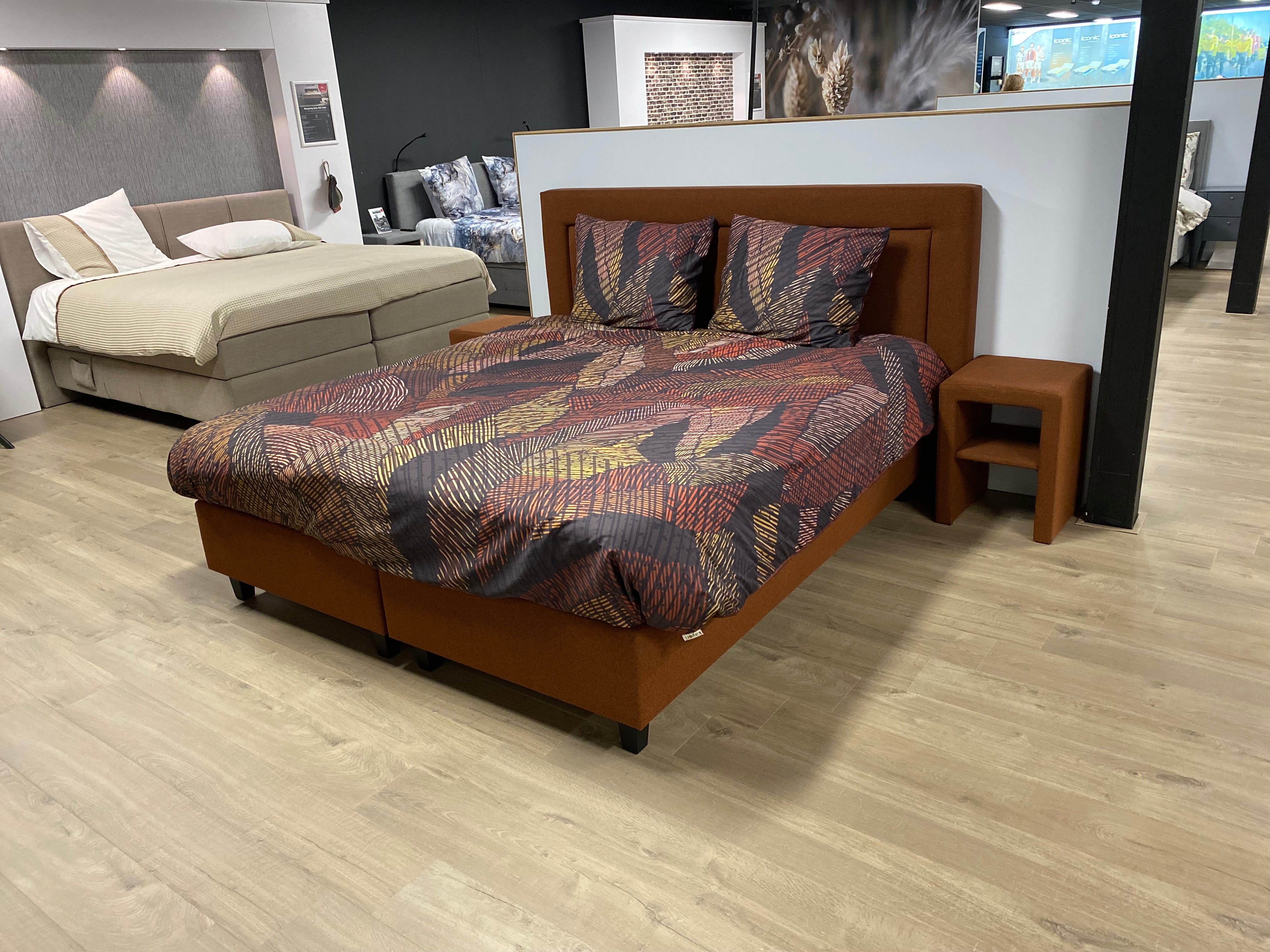 Showroommodel boxspring Suite 1000 vlak