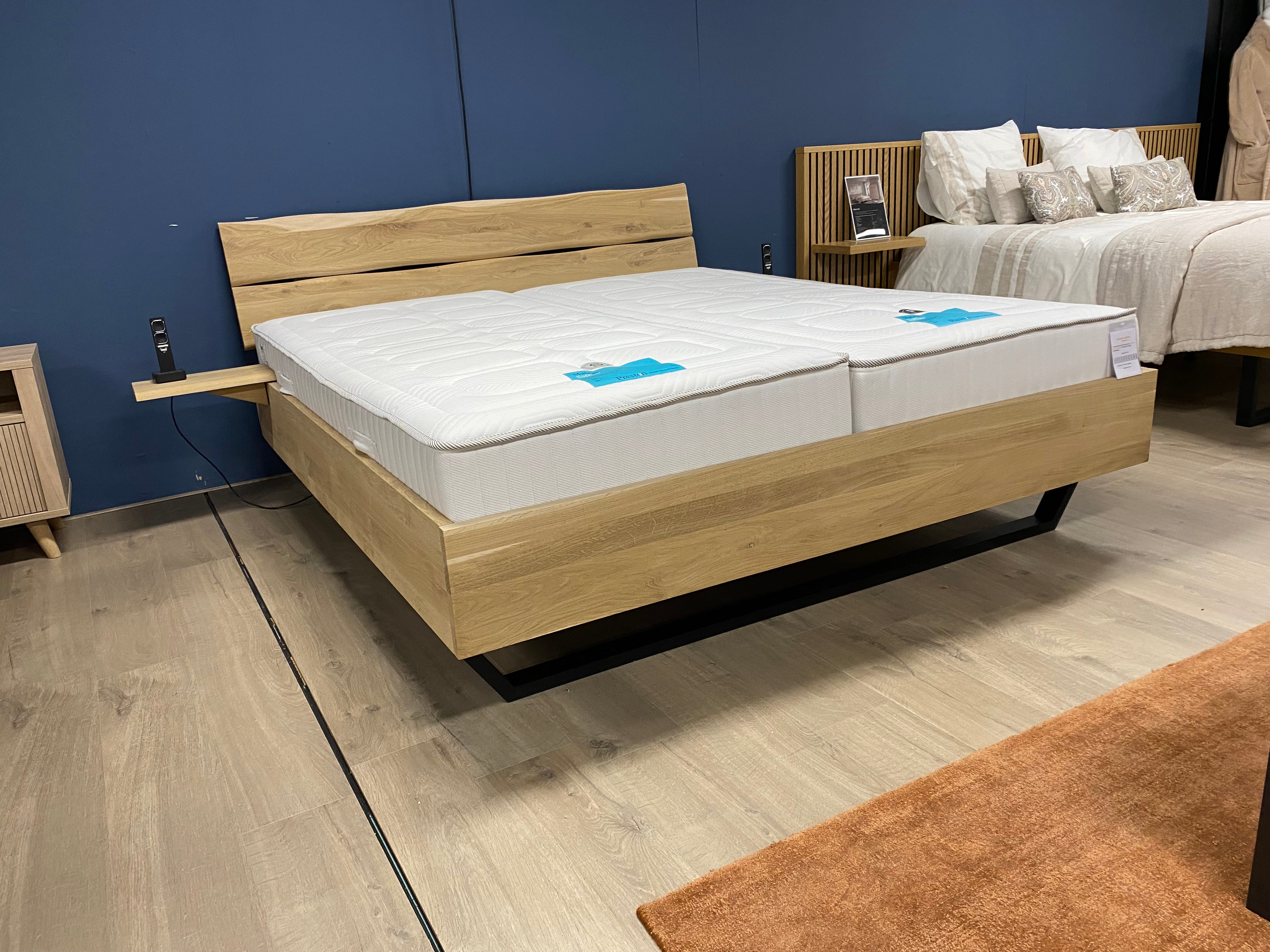 Showroommodel Ledikant Rough 180x200 incl. nachtkastjes