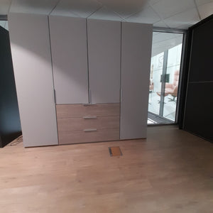 Showroommodel Draaideurkast Nolte- Zijdegrijs met ladenblok