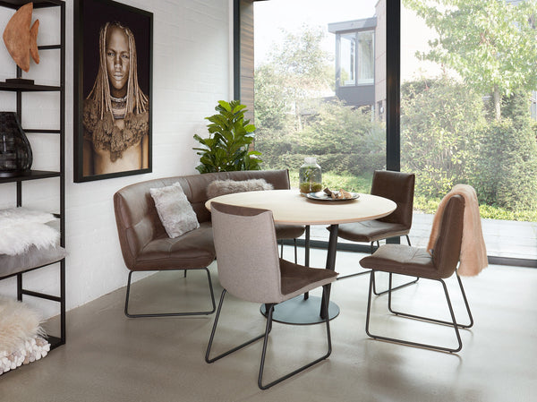 Eetkamer bank Essay